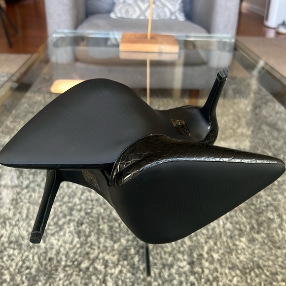 NIB BooHoo Snakeskin Black Wide Fit Cut Out Pump, 7 - Picture 8 of 13